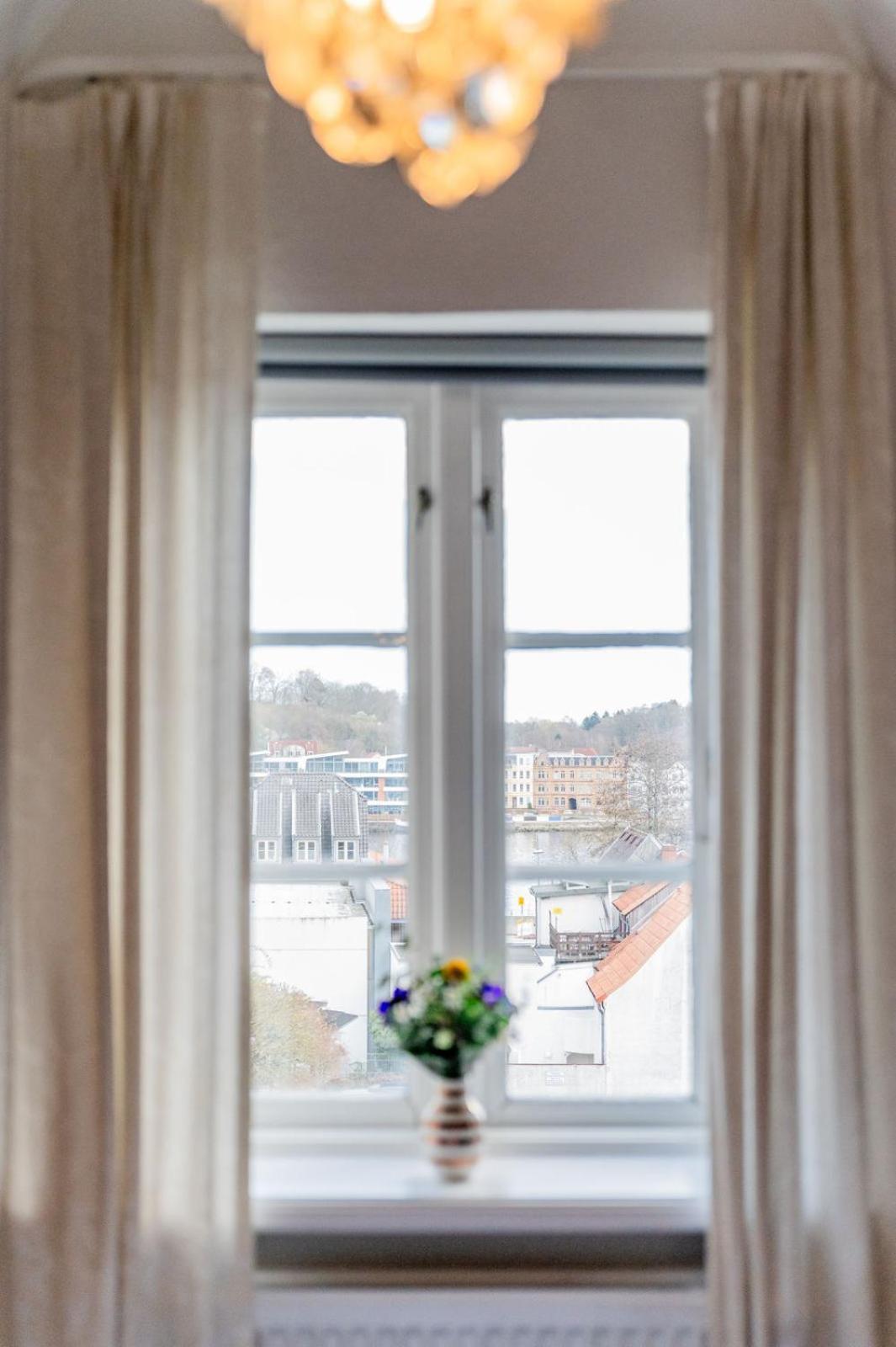 Hafenblick Ferienwohnung In Der Altstadt Mit Parkplatz Flensburgo Exterior foto
